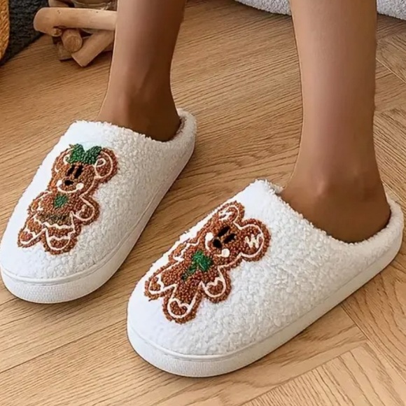🎄NEW Women’s Gingerbread Cozy Slippers🎄 - Picture 3 of 4